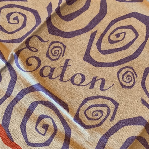3/25$ Vintage Eaton scarve - Picture 2 of 4